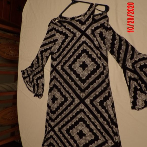 Dress - Picture 2 of 11